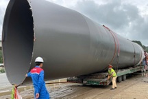 Phạt 2 xe chở hàng dạng ống siêu to định vượt đèo Hải Vân