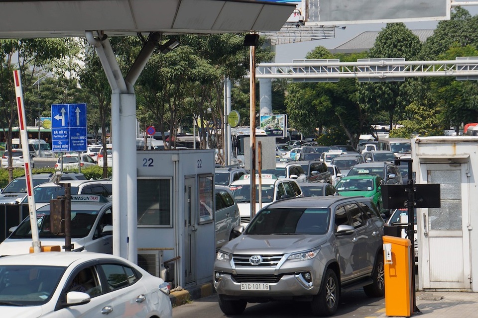 Gần 4 triệu lượt khách qua Tân Sơn Nhất dịp Tết, giao thông bắt đầu căng thẳng - 4 Gần 4 triệu lượt khách qua Tân Sơn Nhất dịp Tết, giao thông bắt đầu căng thẳng - 4