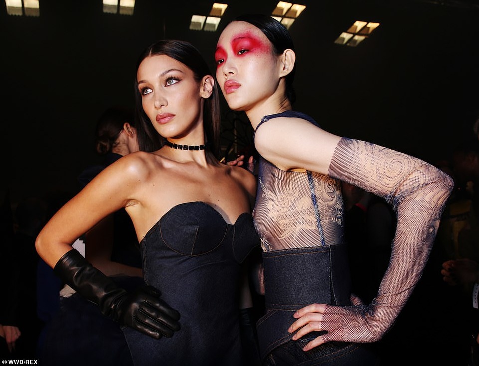 Bella mặc váy xuyên thấu, Gigi Hadid táo bạo khoe eo thon - 6 Bella mặc váy xuyên thấu, Gigi Hadid táo bạo khoe eo thon - 6