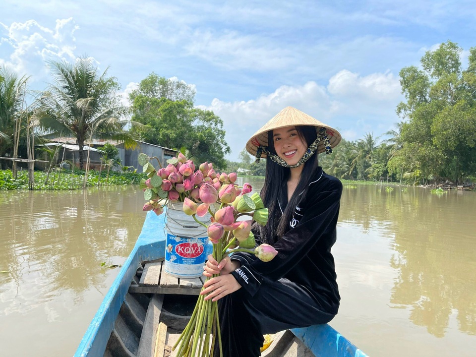 Á hậu Thúy An tự tay trang trí đám cưới ở quê nhà Kiên Giang - 4 Á hậu Thúy An tự tay trang trí đám cưới ở quê nhà Kiên Giang - 4