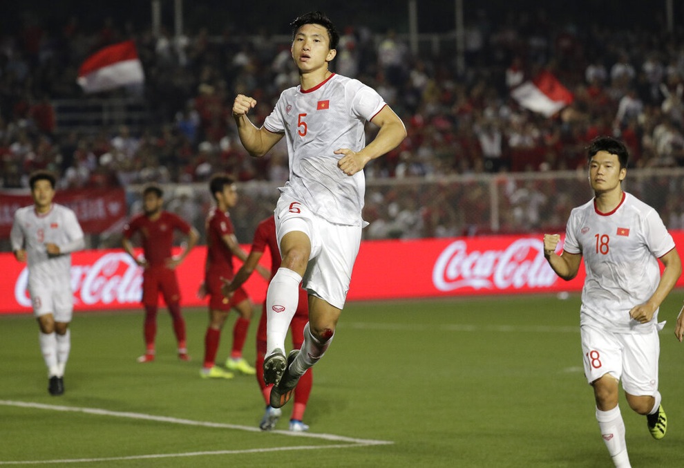 CLB Hà Nội chọn bác sĩ Hàn Quốc để điều trị chấn thương cho Văn Hậu - 2 CLB Hà Nội chọn bác sĩ Hàn Quốc để điều trị chấn thương cho Văn Hậu - 2