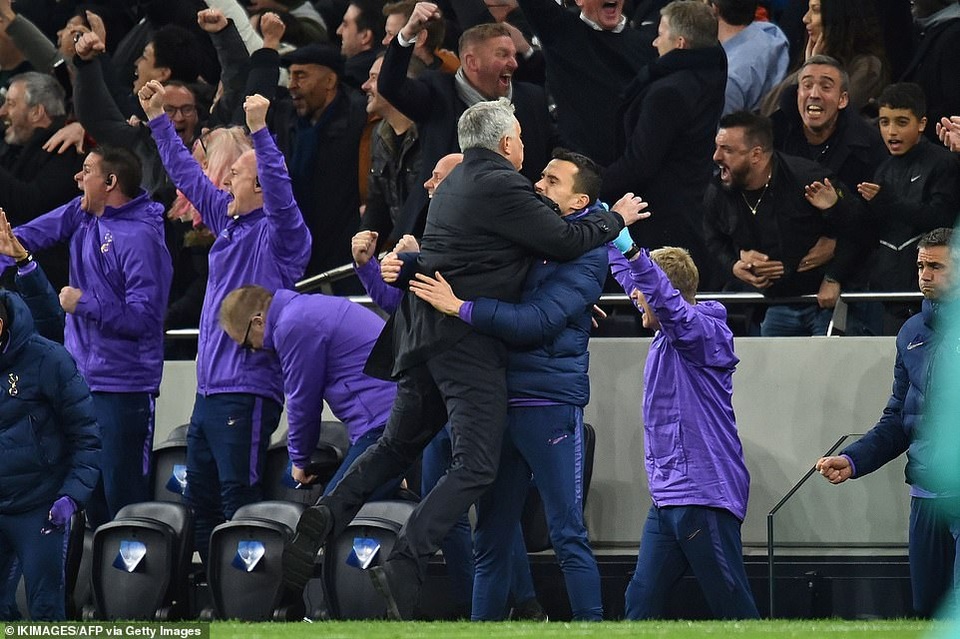 Bayern Munich đại thắng 6-0, Tottenham thăng hoa cùng HLV Mourinho - 12 Bayern Munich đại thắng 6-0, Tottenham thăng hoa cùng HLV Mourinho - 12