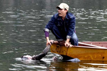 Tắm suối, một cháu bé chết đuối