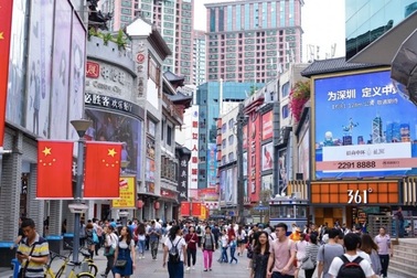 "Hàng xóm" làm khu miễn thuế, thiên đường mua sắm Hồng Kông bị đe dọa