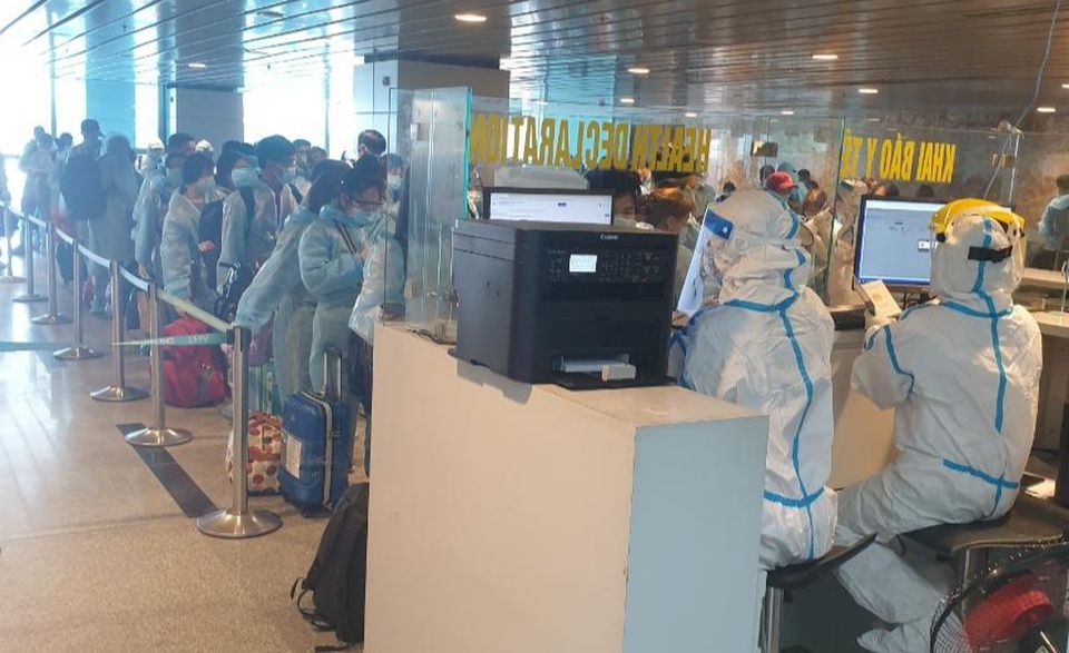 Chuyến bay thương mại quốc tế đầu tiên về Việt Nam sau thời gian tạm dừng - 2 Chuyến bay thương mại quốc tế đầu tiên về Việt Nam sau thời gian tạm dừng - 2