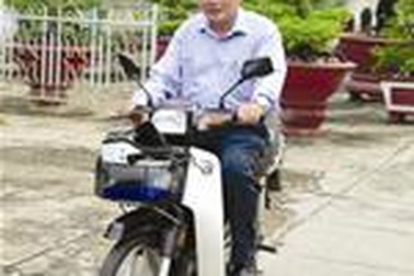 Ông Bí thư Tỉnh ủy thích đi xe máy