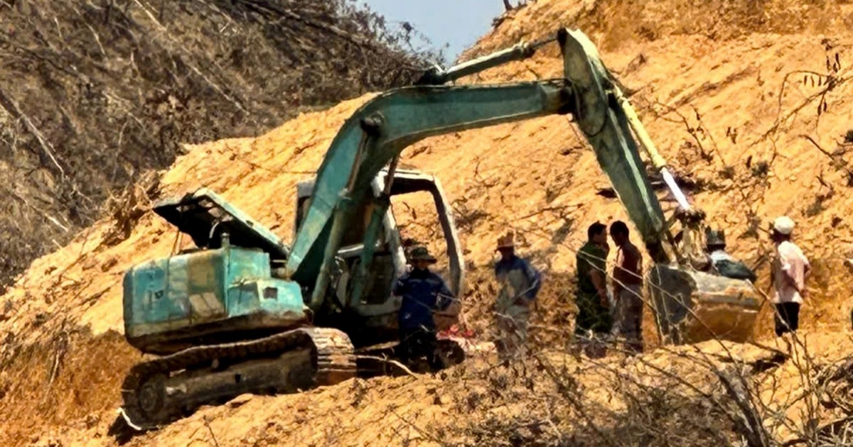 Người trồng sầu riêng bị máy xúc cán tử vong
