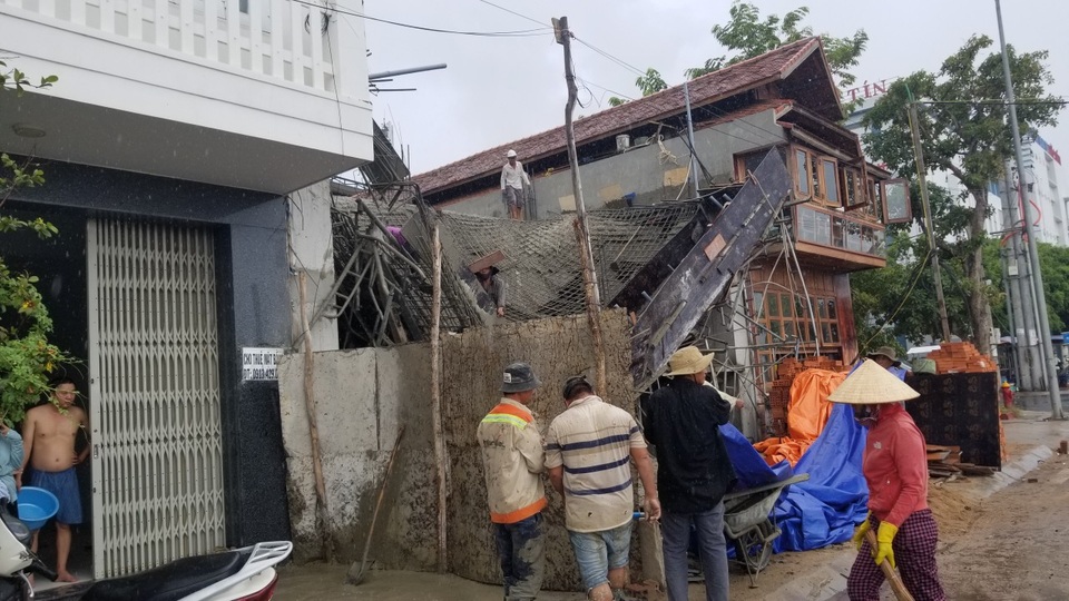 Trần bê tông đổ sập khi vừa mới hoàn thành - 2 Trần bê tông đổ sập khi vừa mới hoàn thành - 2