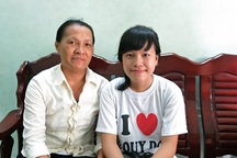 Con đỗ thủ khoa, mẹ lo lắng bộn bề