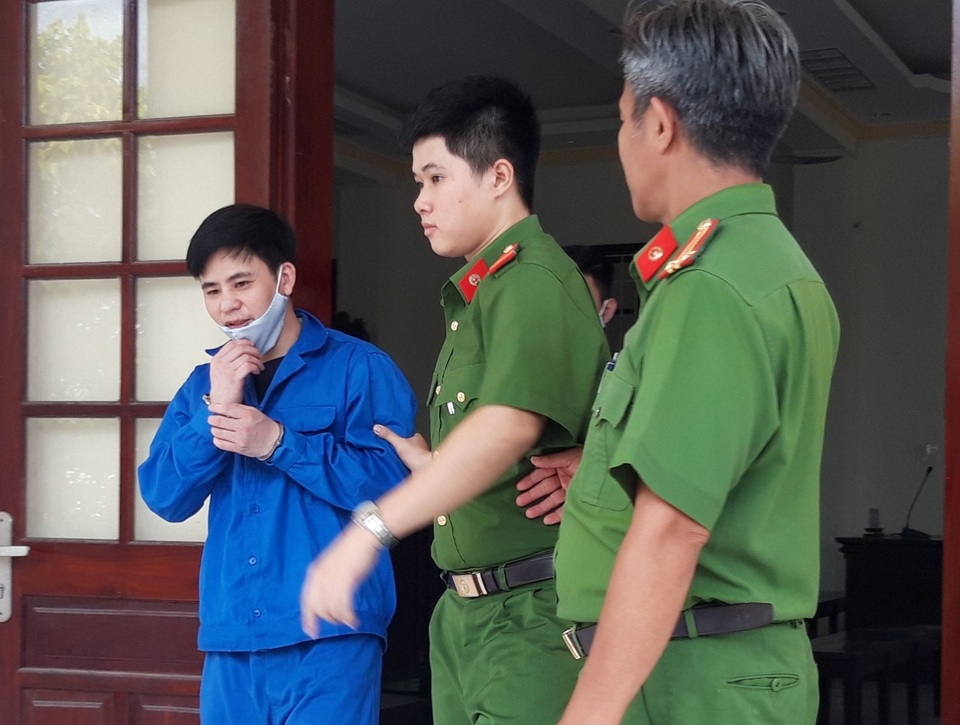 Xét xử 3 bị cáo trong vụ trộm hơn 9 tỷ đồng gây rúng động - 2 Xét xử 3 bị cáo trong vụ trộm hơn 9 tỷ đồng gây rúng động - 2