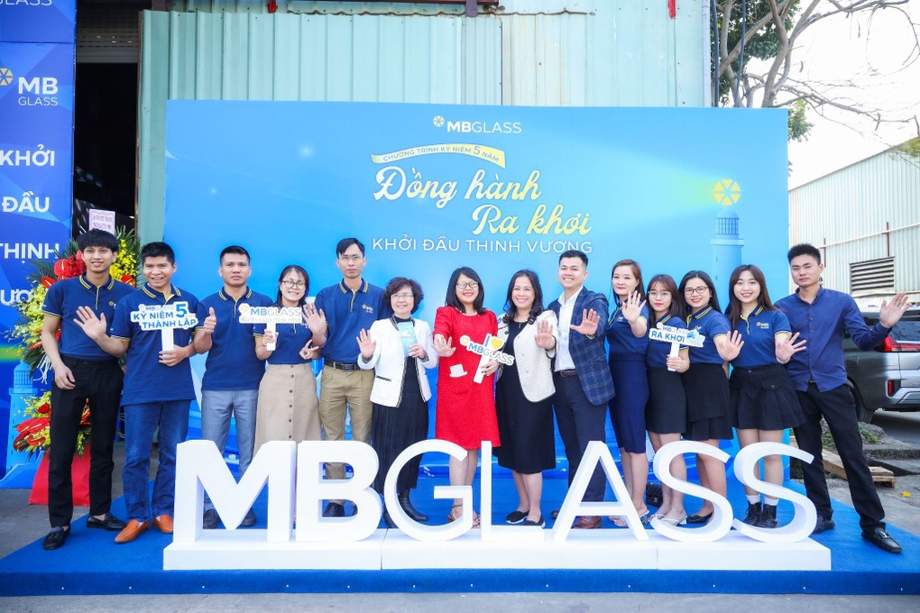 Kính cường lực MB Glass và tầm nhìn mang kính tới mọi nhà - 3 Kính cường lực MB Glass và tầm nhìn mang kính tới mọi nhà - 3