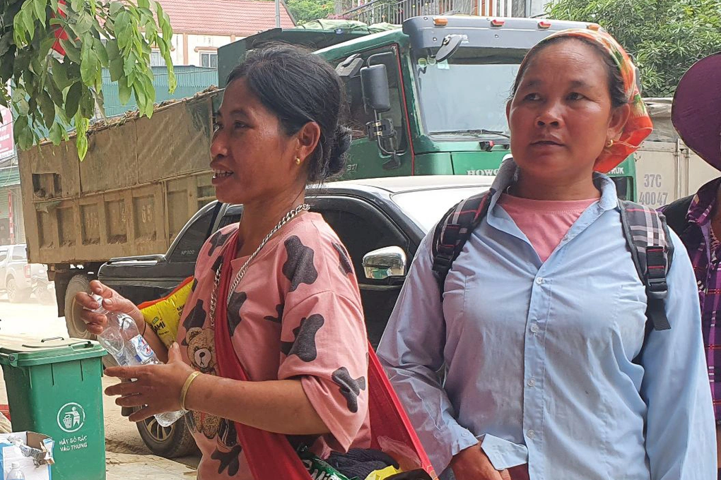 Mặt hàng cứu trợ đặc biệt của chàng trai chưa vợ gửi người dân bị lũ quét - 2 Mặt hàng cứu trợ đặc biệt của chàng trai chưa vợ gửi người dân bị lũ quét - 2
