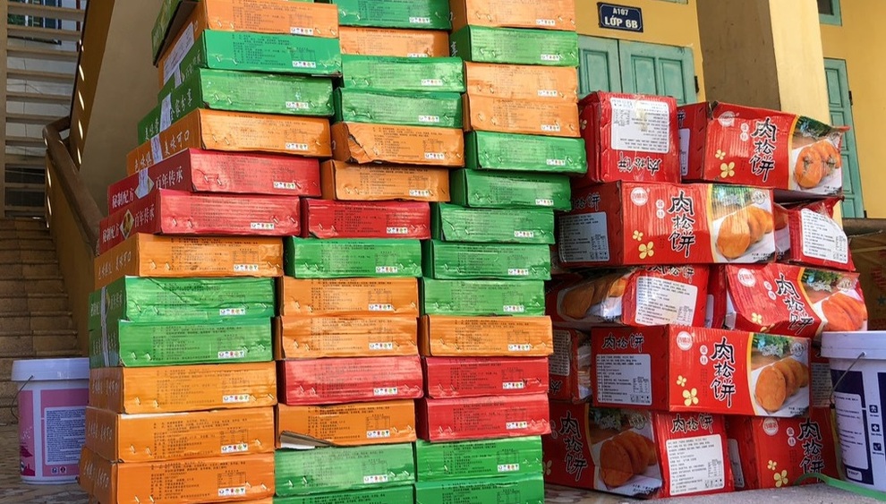 Hà Nội: Thu giữ lượng lớn bánh trung thu không hóa đơn, chứng từ - 1 Hà Nội: Thu giữ lượng lớn bánh trung thu không hóa đơn, chứng từ - 1