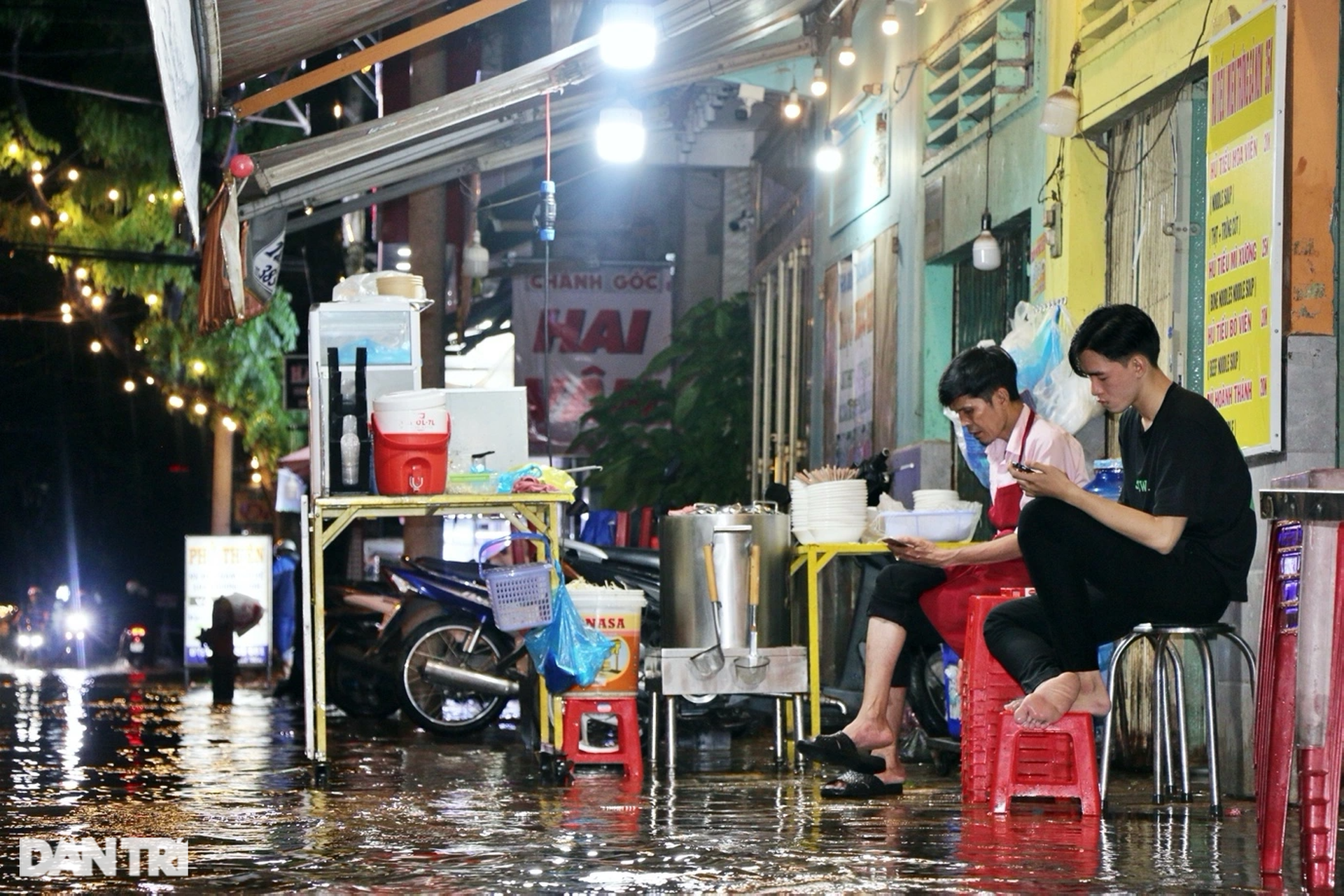 Cải tạo đường, làm cống thoát nước nhưng... vẫn ngập - 10 Cải tạo đường, làm cống thoát nước nhưng... vẫn ngập - 10