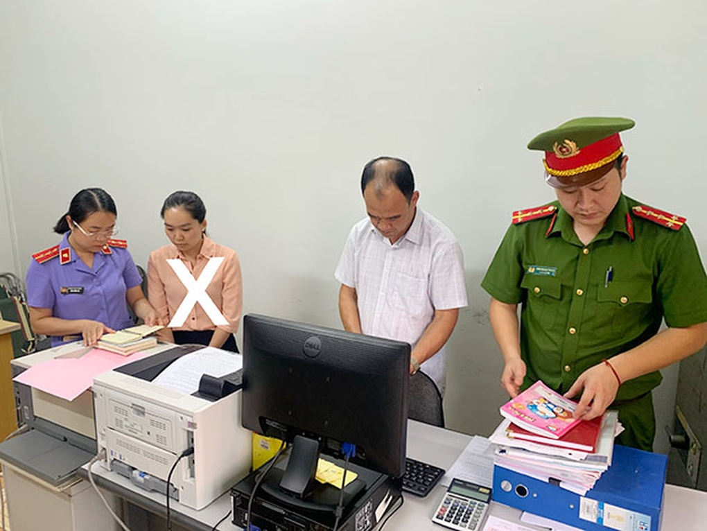 Ăn tiền bốc vác gạo, cán bộ Chi cục Dự trữ Nhà nước bị khởi tố - 2 Ăn tiền bốc vác gạo, cán bộ Chi cục Dự trữ Nhà nước bị khởi tố - 2