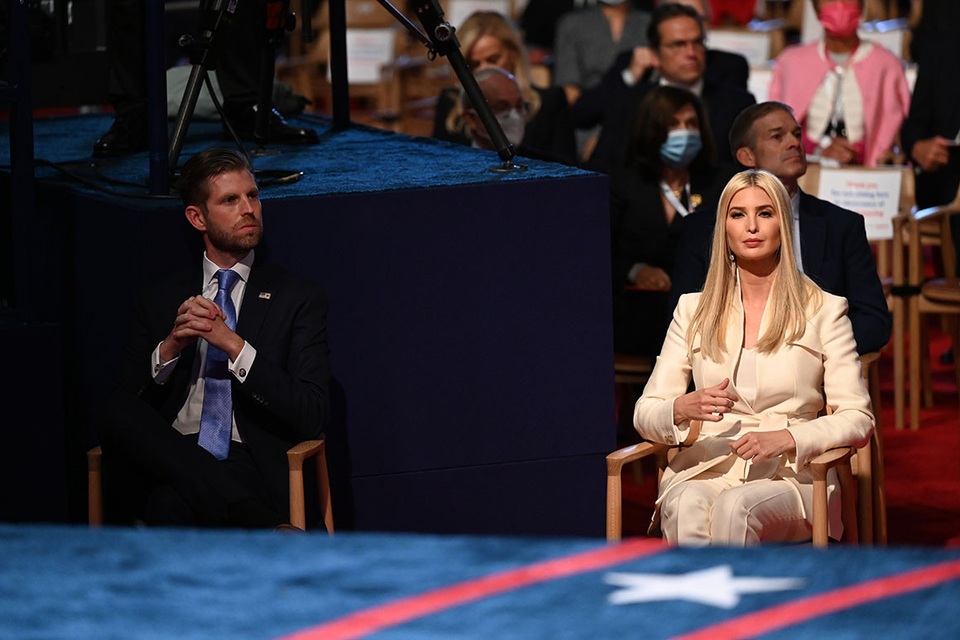 Cú huých của gia tộc Trump trên vũ đài chính trị nước Mỹ - 2 Cú huých của gia tộc Trump trên vũ đài chính trị nước Mỹ - 2