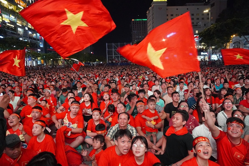 Trận Việt Nam - Úc: Cổ động viên Việt hào hứng cùng ước mơ, chung chiến thắng! - 2 Trận Việt Nam - Úc: Cổ động viên Việt hào hứng cùng ước mơ, chung chiến thắng! - 2