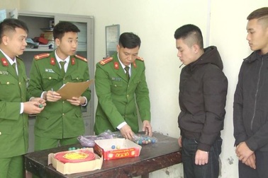 Mua pháo về rao bán trên mạng xã hội