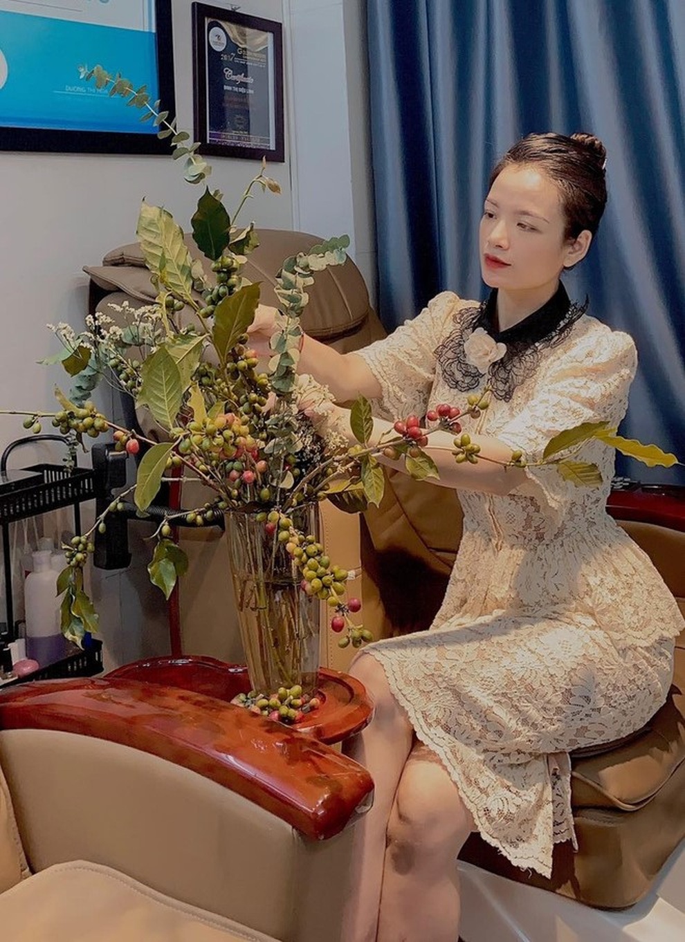 Trào lưu cắm hoa lạ, chơi cành trĩu quả của người Hà Nội - 6 Trào lưu cắm hoa lạ, chơi cành trĩu quả của người Hà Nội - 6