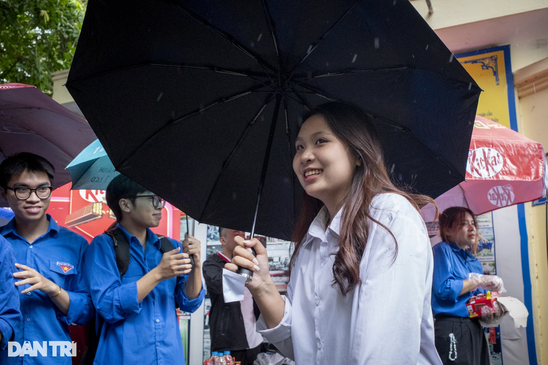 Sĩ tử Hà Nội hô to trúng tủ sau khi kết thúc bài thi môn ngữ văn - 7 Sĩ tử Hà Nội hô to trúng tủ sau khi kết thúc bài thi môn ngữ văn - 7
