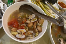 Khách tố "chặt chém" vì ăn hải sản Hạ Long hết 11 triệu đồng gây xôn xao