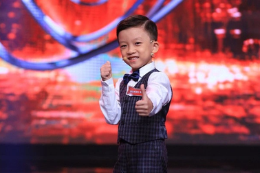 Cách dạy con đặc biệt của người cha "thần đồng trí nhớ" học lớp 5