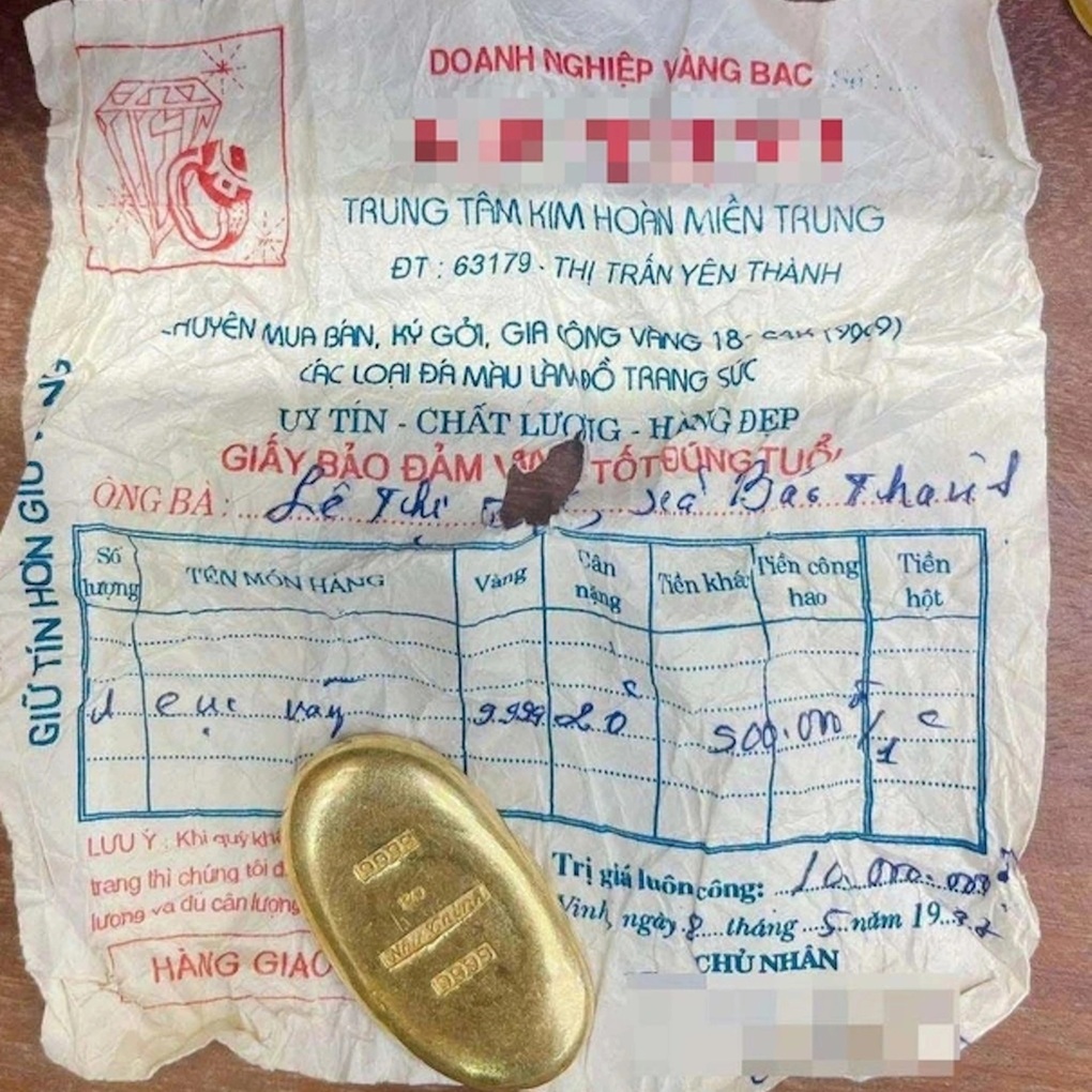 Người phụ nữ mua vàng từ thời giá 500.000 đồng/chỉ, giờ bán giá kỷ lục - 1 Người phụ nữ mua vàng từ thời giá 500.000 đồng/chỉ, giờ bán giá kỷ lục - 1