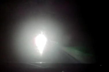 Tài xế gặp tai nạn vì xe ngược chiều giương pha gây lóa mắt