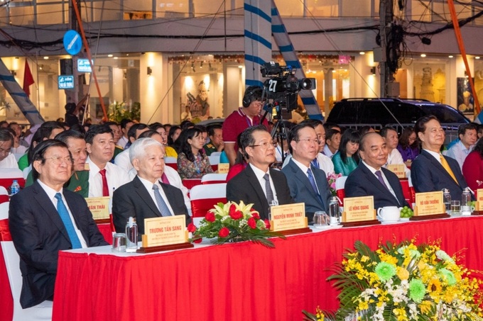 Chủ tịch nước Võ Văn Thưởng và các lãnh đạo, nguyên lãnh đạo Đảng, Nhà nước tới dự buổi lễ.
