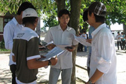 Phát hiện trường hợp thi hộ cho... chồng