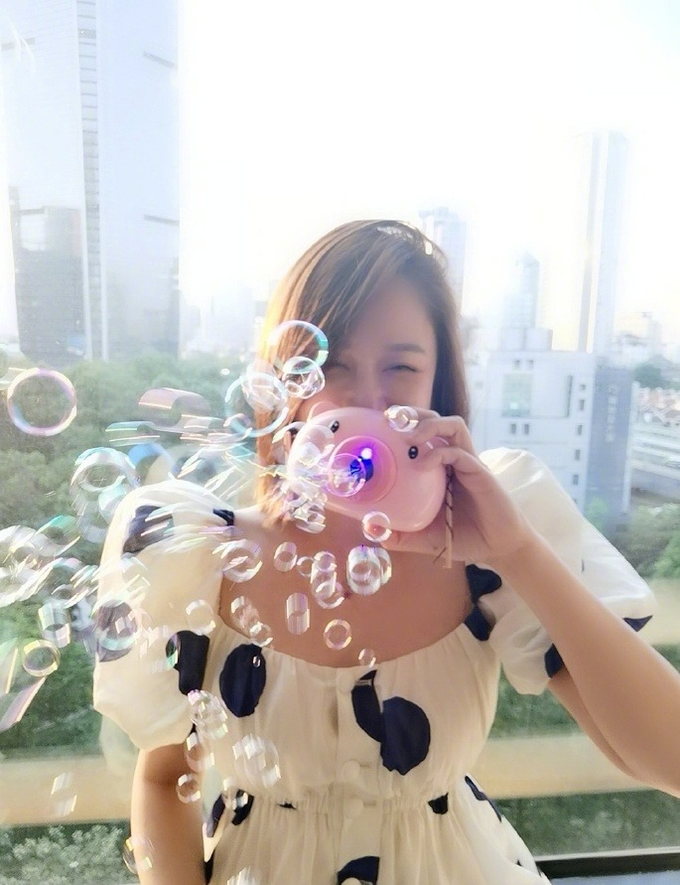 Yêu chàng kém 9 tuổi, Trần Kiều Ân càng “trẻ mãi không già” - 10 Yêu chàng kém 9 tuổi, Trần Kiều Ân càng “trẻ mãi không già” - 10