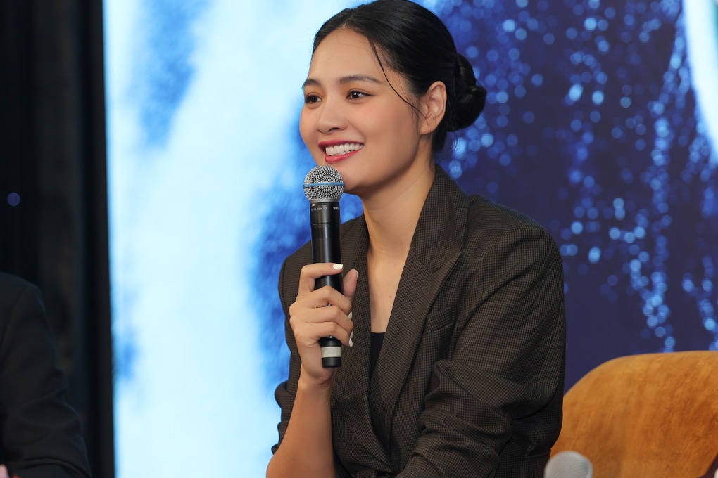 Hoa hậu Hương Giang làm giảng viên, chia sẻ với người trẻ về... tiền - 2 Hoa hậu Hương Giang làm giảng viên, chia sẻ với người trẻ về... tiền - 2