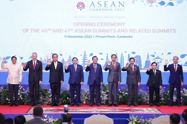ASEAN chơi với nước lớn nhưng không rơi vào "bẫy" chọn bên
