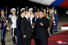 Chủ tịch Triều Tiên Kim Jong-un ra sân bay đón Tổng thống Nga Putin