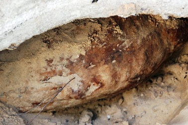 Di dời quả bom nặng 300 kg, giải tỏa nỗi lo cho cả xóm