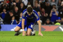 Đá hỏng 11m ở cuối trận, Chelsea không thể thắng trận Hiddink “ra mắt”