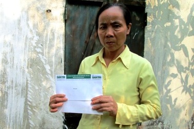 Trao gần 50 triệu đồng tiếp tục đến với người mẹ có hai con bị tai nạn