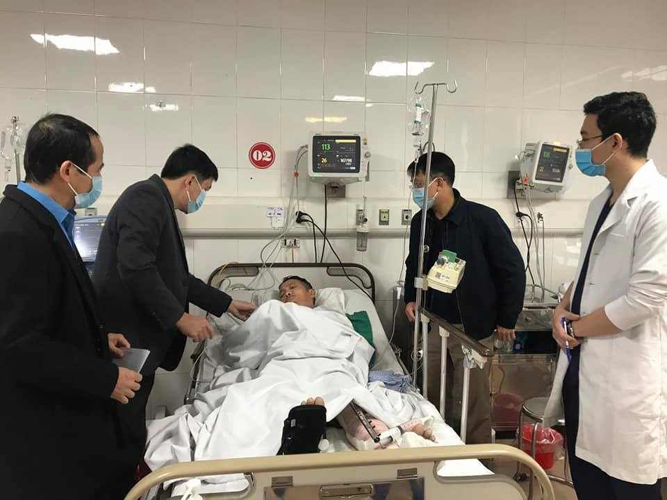 Đoàn công tác Bộ LĐ-TBXH thăm hỏi nạn nhân trong vụ rơi thang tời ở Nghệ An - 6 Đoàn công tác Bộ LĐ-TBXH thăm hỏi nạn nhân trong vụ rơi thang tời ở Nghệ An - 6
