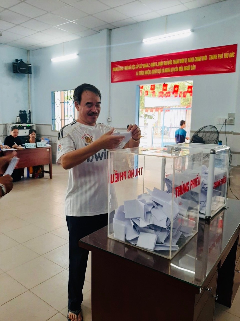 Người dân bỏ phiếu cho ý kiến về việc thành lập Thành phố Thủ Đức - 2 Người dân bỏ phiếu cho ý kiến về việc thành lập Thành phố Thủ Đức - 2