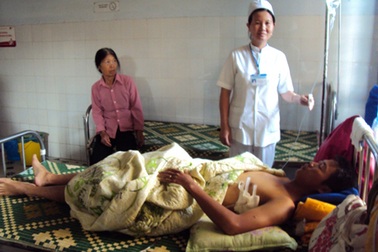 Trưởng công an xã bị côn đồ đâm trọng thương