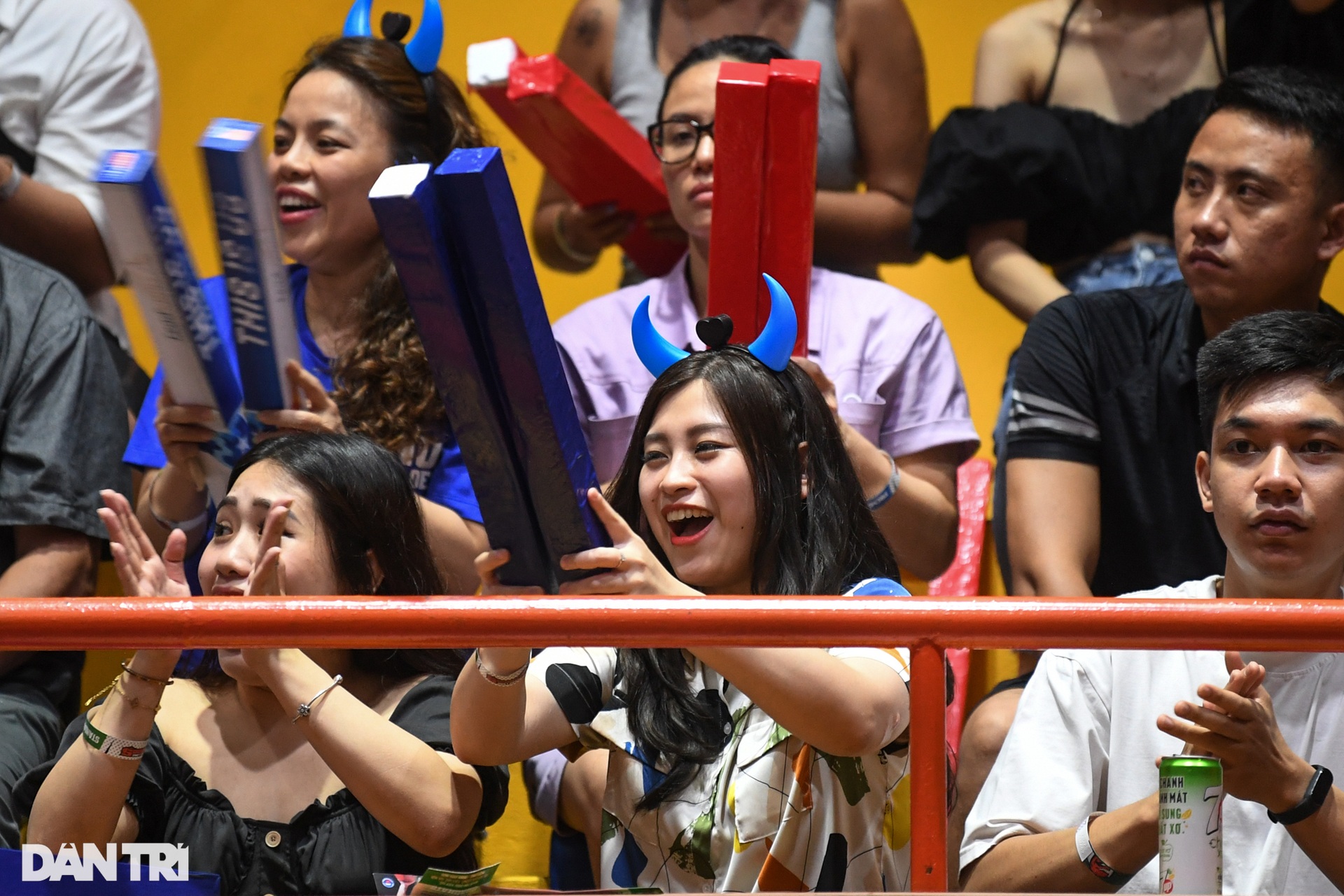 Những bóng hồng thổi bùng sức nóng trận derby Thủ đô - 12 Những bóng hồng thổi bùng sức nóng trận derby Thủ đô - 12