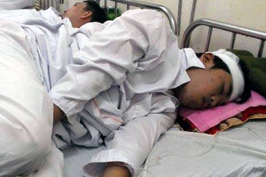 Một chiến sỹ PCCC bị thương nặng trong vụ cháy chung cư Xa La