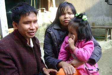 Hành trình tìm ánh sáng của đôi vợ chồng mù