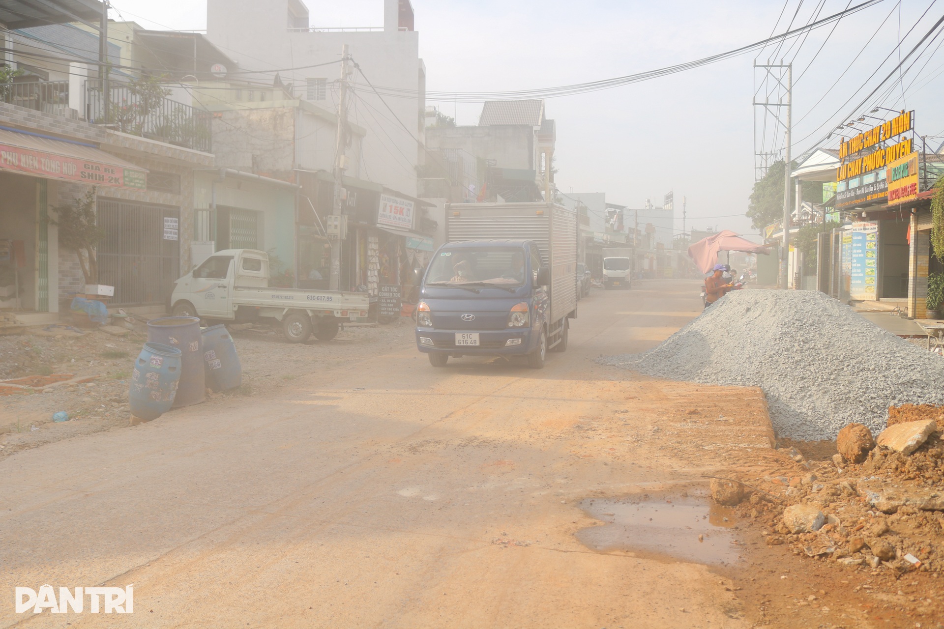 Sinh viên khổ sở vì ổ gà, ổ voi giăng đặc ở làng đại học - 2