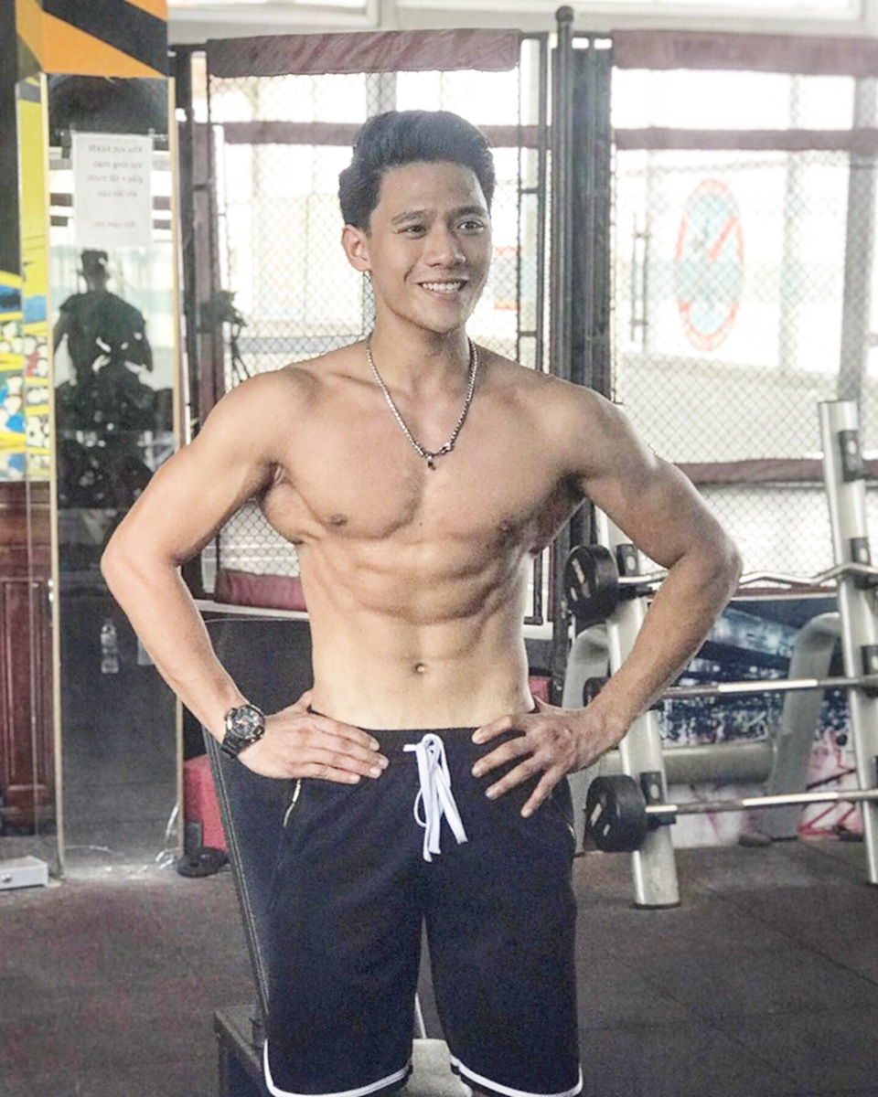 Nam sinh chiếm hữu cơ vùng bụng 8 múi, khuôn mặt chuẩn chỉnh soái ca - 2 Nam sinh chiếm hữu cơ vùng bụng 8 múi, khuôn mặt chuẩn chỉnh soái ca - 2