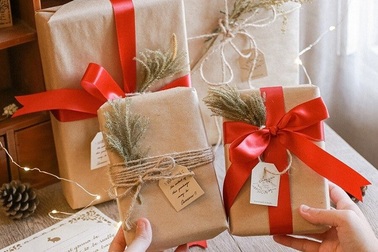 Khéo tay là có tiền: Gói quà cho thu nhập cao, làm 16 tiếng mỗi ngày