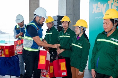 Xây Tết 2024: Chuyện chưa kể về những công nhân xây ước mơ trên công trình tỷ đô