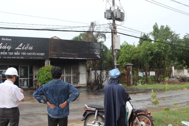 Nổ trạm biến áp, 2 nhân viên điện lực bỏng nặng