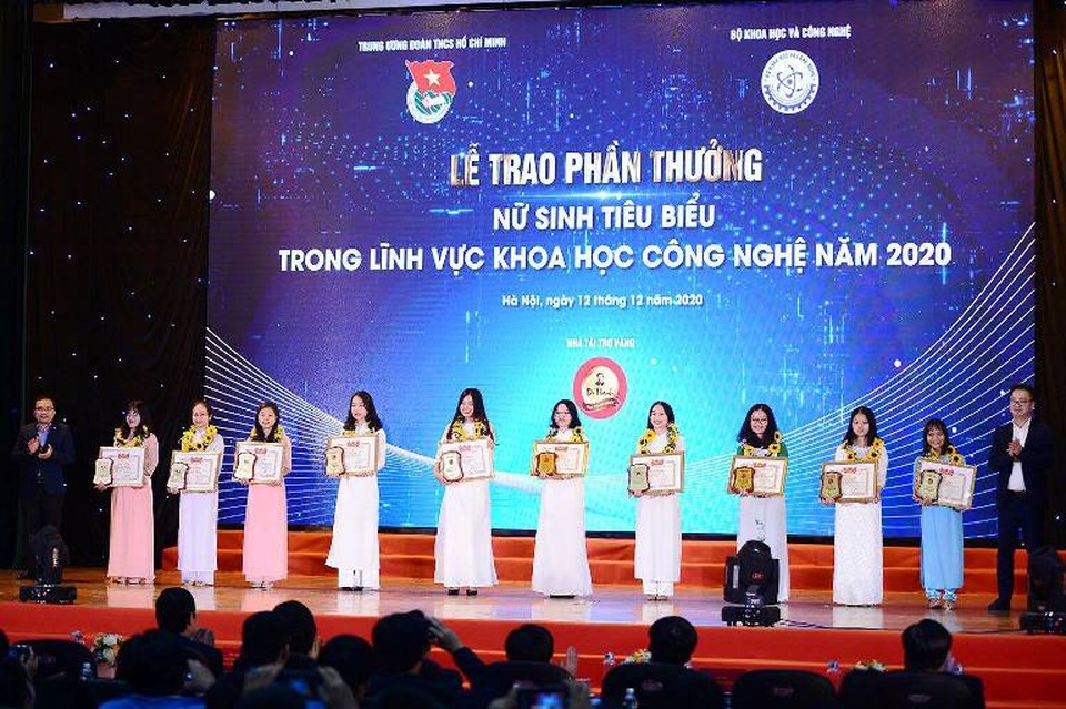 Tuyên dương 10 tài năng trẻ giải Quả Cầu Vàng và 10 nữ sinh tiêu biểu - 2 Tuyên dương 10 tài năng trẻ giải Quả Cầu Vàng và 10 nữ sinh tiêu biểu - 2