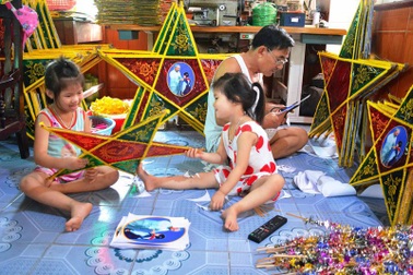 Trung thu về làng đèn ông sao Báo Đáp